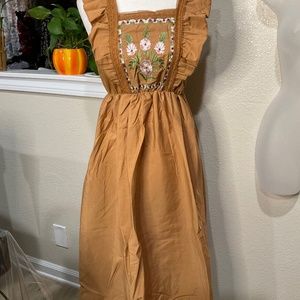 Embroidered dresses, butterfly sleeves, assorted colors